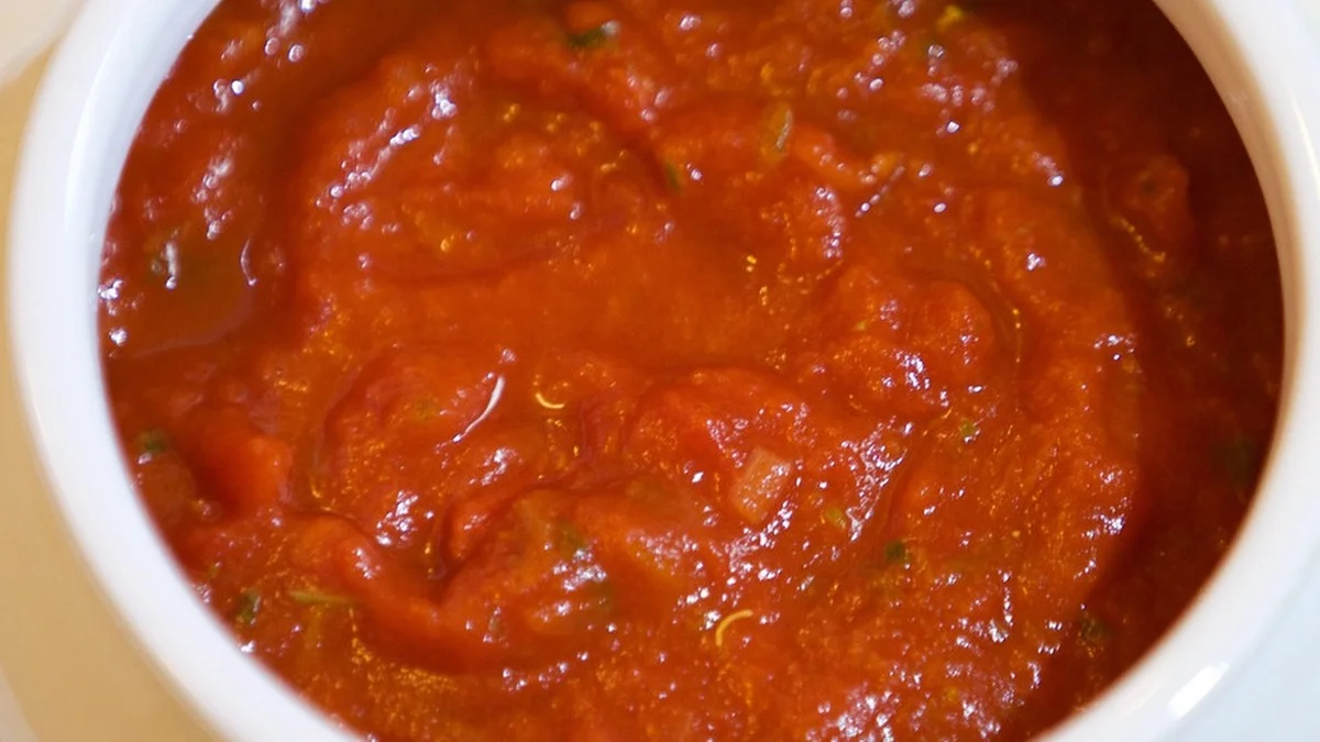 Offene Tomatensoße: 3 Lagerungsfehler, die Schimmel in 2 Tagen fördern