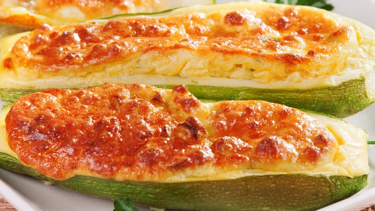 Gefüllte Zucchini vegetarisch: Das Grundrezept mit Bulgur und 3 Variationen
