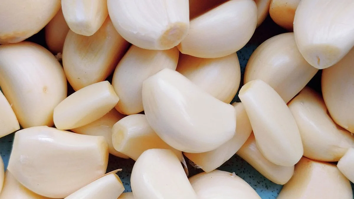 Knoblauch täglich essen: Welche Vorteile und Risiken eine Zehe pro Tag wirklich hat