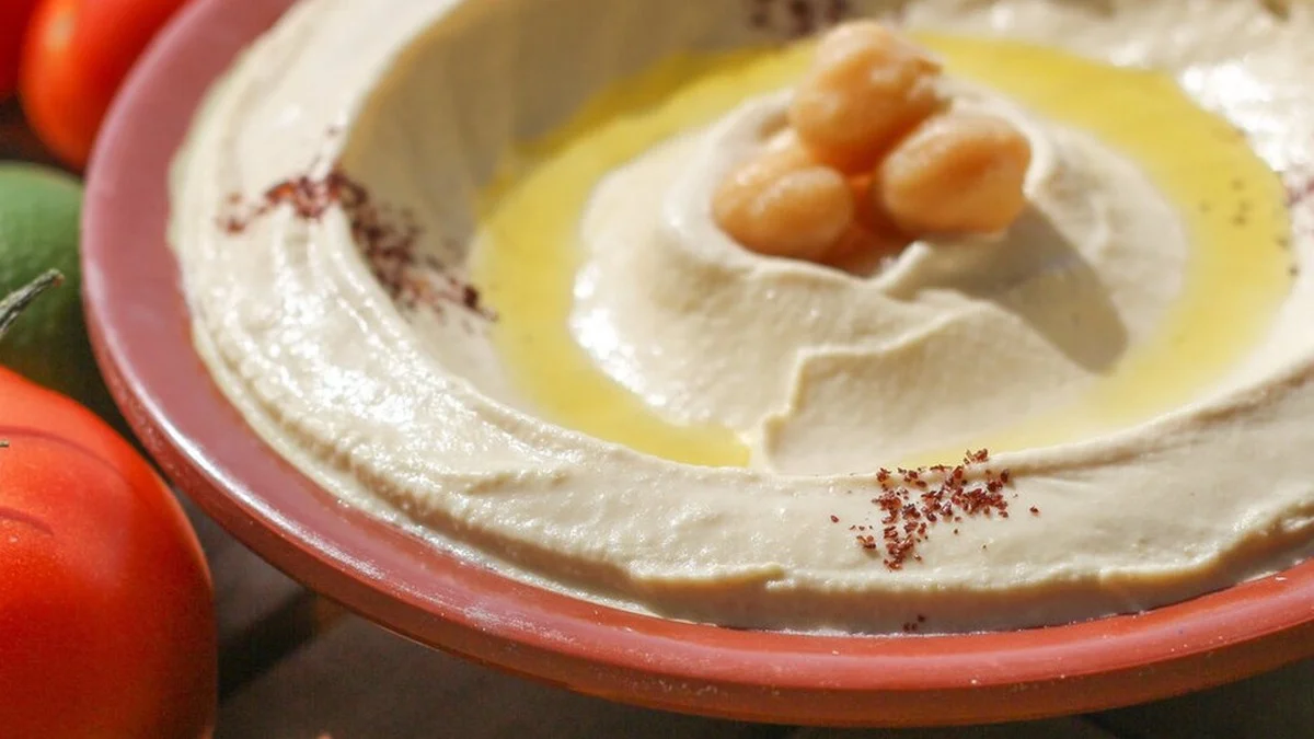 Hummus-Eiswürfel-Trick: Warum 2 Eiswürfel deinen Hummus samtig-cremig machen