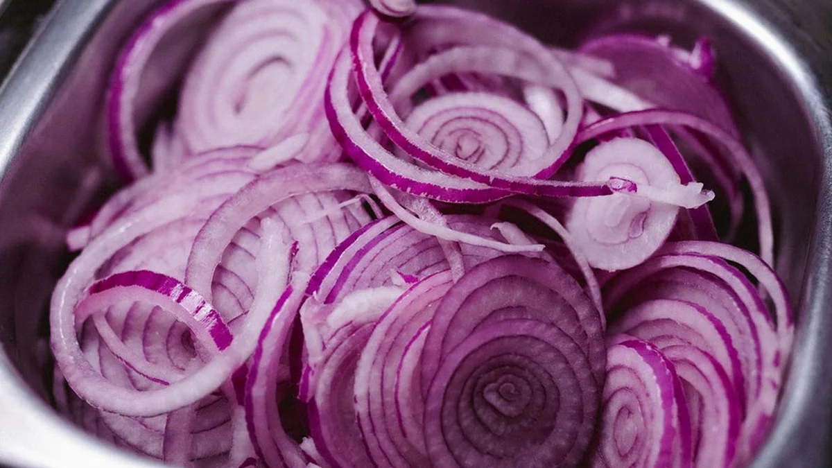 Rote Zwiebeln: Der vollständige Guide zu 8 Gründen für mehr Farbe auf dem Teller