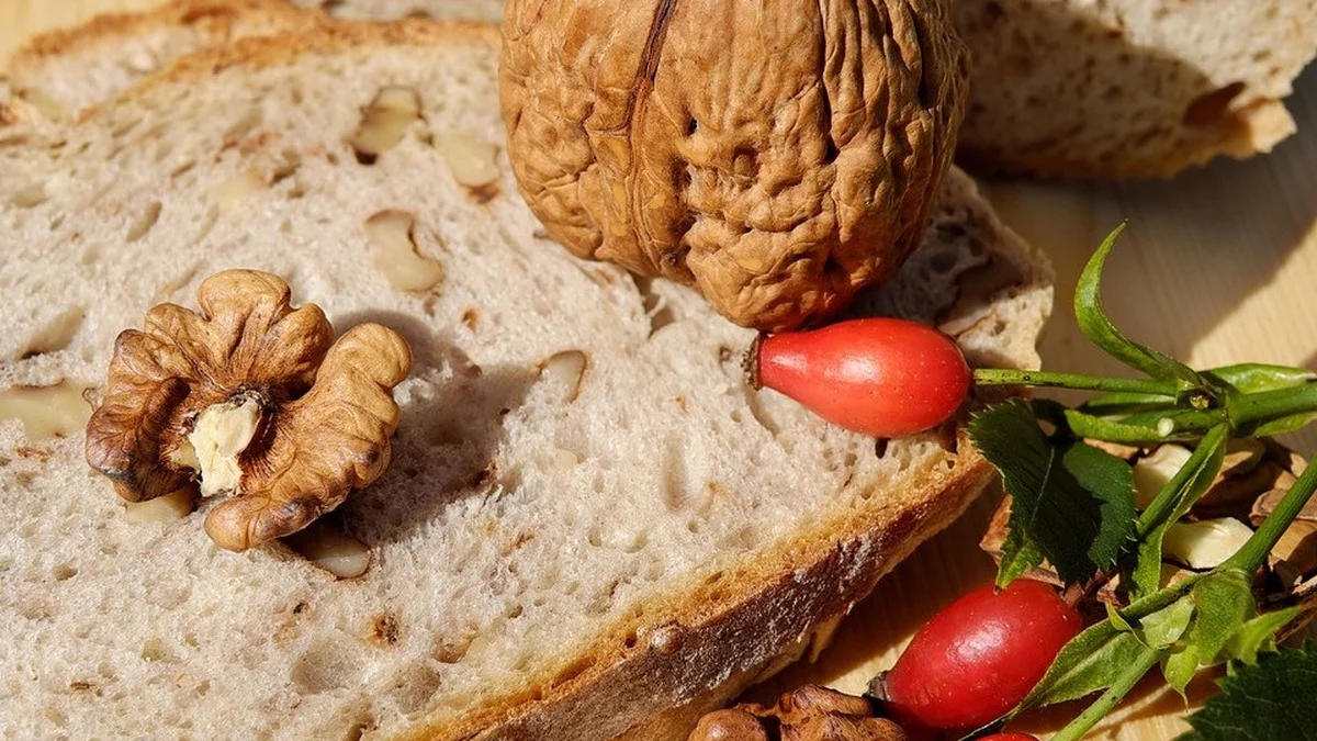 Walnussbrot selbst backen – mit gerösteten Nüssen und zwei Mehlsorten