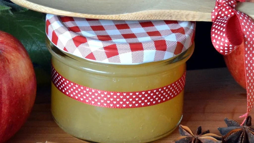 Apfelmus ohne Zucker kochen – so gelingt es mit nur zwei Zutaten