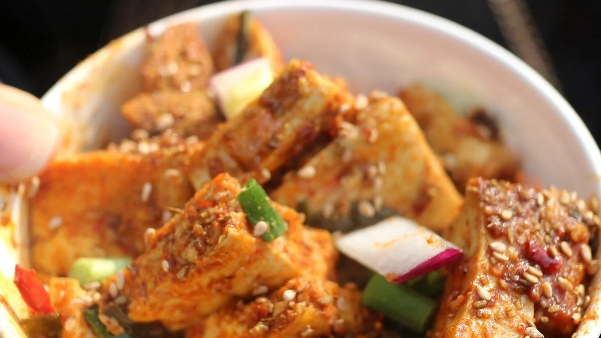 Koya-Tofu saugt Würze sechsmal besser auf als normaler Tofu – das steckt dahinter