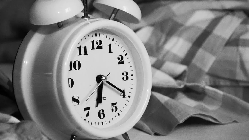 Winterzeit 2026: Was die Zeitumstellung am 25. Oktober mit deinem Körper macht